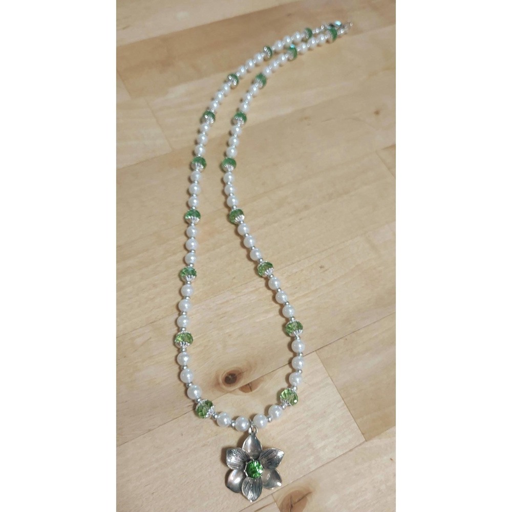 Vintage Style Faux Pearl Green Glass Bead Flower Pendant Necklace Silver Tone